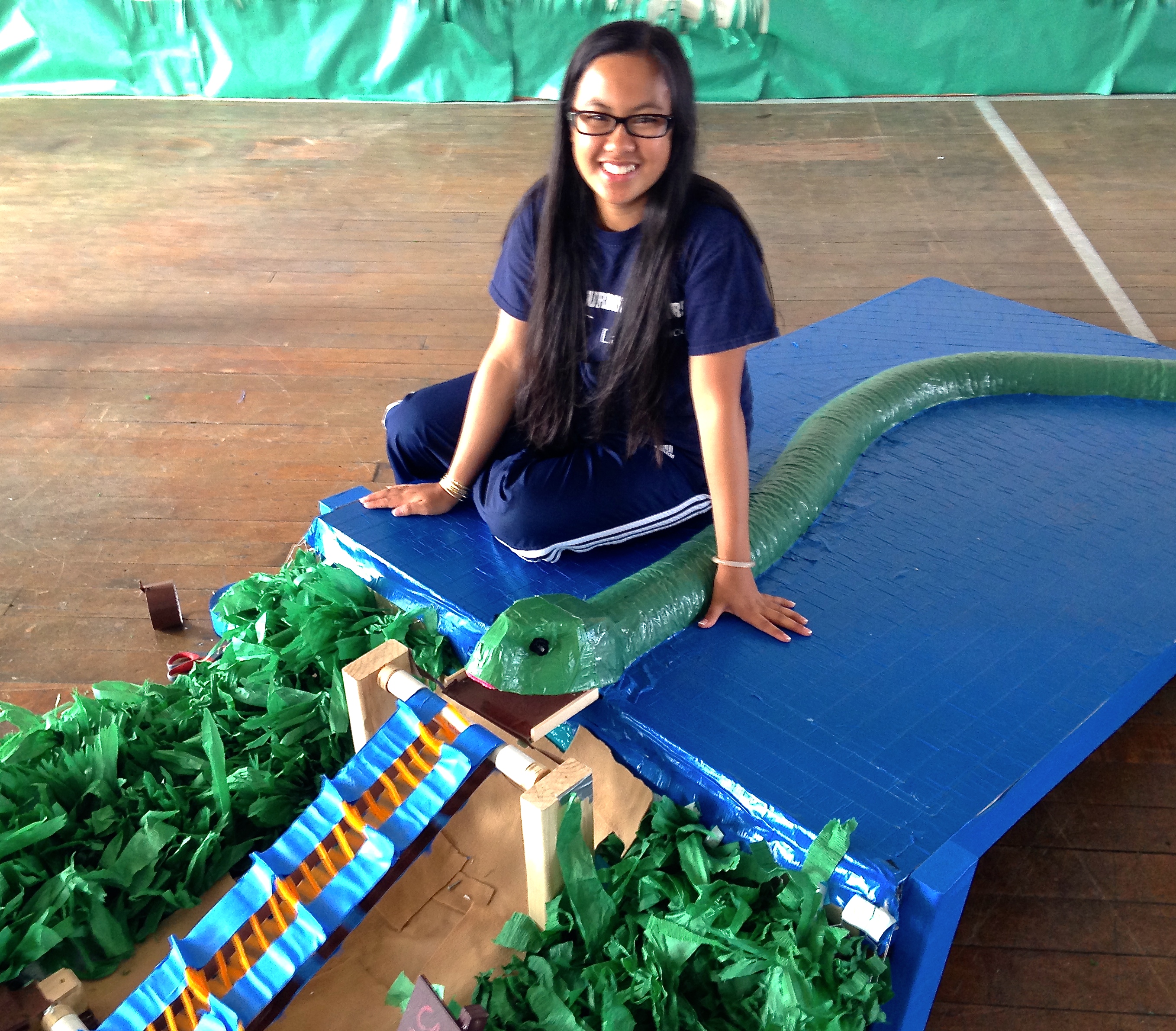 conveyor belt brings golf ball up into mouth of snake